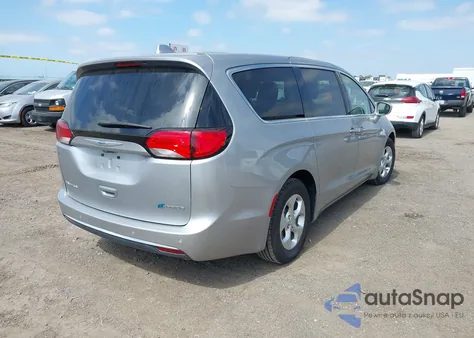 2018 Chrysler Pacifica Hybrid Touring Plus z USA, uszkodzony, nr VIN 2C4RC1H75JR332965